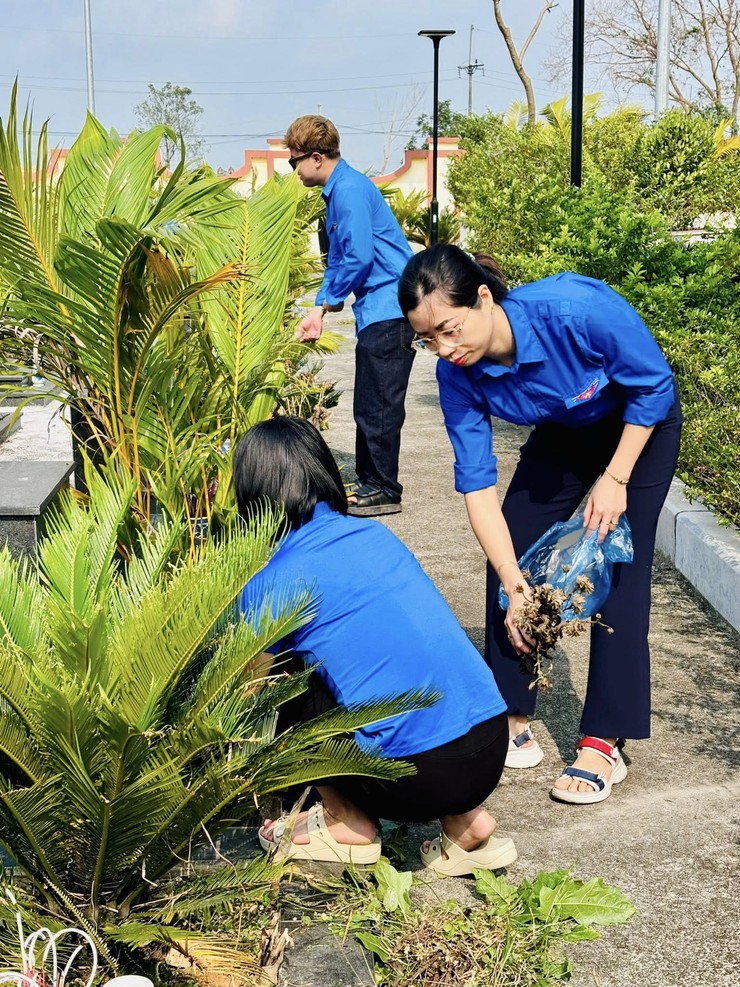 Ra quân “Chủ nhật xanh” – Lan tỏa hành động đẹp của đoàn viên xã Thượng Phúc- Ảnh 2.