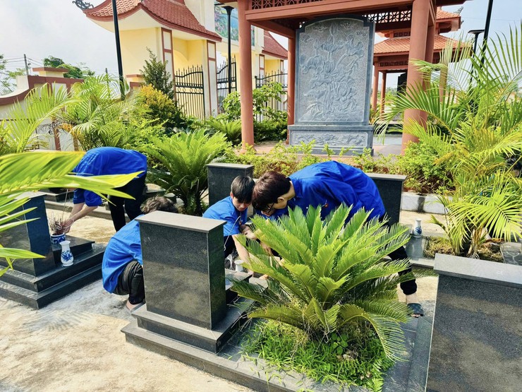 Ra quân “Chủ nhật xanh” – Lan tỏa hành động đẹp của đoàn viên xã Thượng Phúc- Ảnh 3.