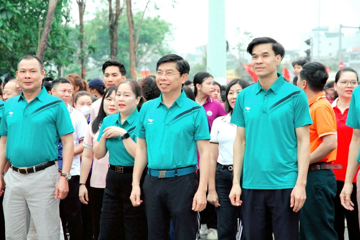 Sôi nổi Ngày chạy Olympic vì sức khỏe toàn dân và chung kết Giải chạy Báo Hànộimới lần thứ I - vì hòa bình phường Xuân Phương năm 2026- Ảnh 1.