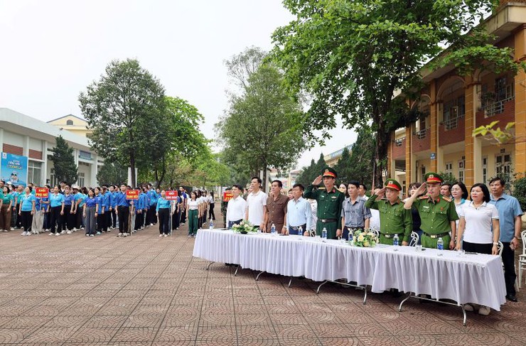 Xuân Mai: hưởng ứng Ngày chạy Olympic vì sức khỏe toàn dân, phát động Giải chạy Báo Hànộimới mở rộng lần thứ 51 - Vì hòa bình- Ảnh 1.