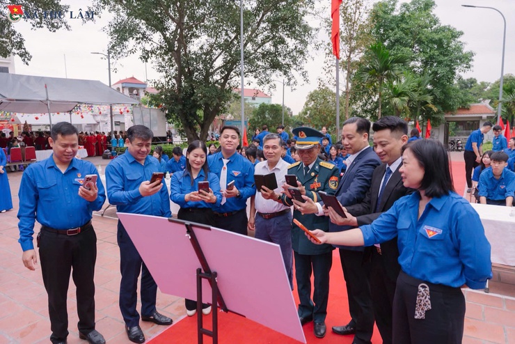 TUỔI TRẺ THƯ LÂM TỔ CHỨC LỄ KẾT NẠP ĐOÀN VIÊN MỚI CHÀO MỪNG 95 NĂM NGÀY THÀNH LẬP ĐOÀN TNCS HỒ CHÍ MINH- Ảnh 13.