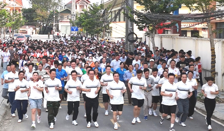 ỨNG HÒA: GẦN 1.400 NGƯỜI THAM GIA LỄ PHÁT ĐỘNG NGÀY CHẠY OLYMPIC VÌ SỨC KHỎE TOÀN DÂN VÀ GIẢI CHẠY BÁO HÀ NỘI MỚI LẦN THỨ 51 – VÌ HÒA BÌNH NĂM 2026- Ảnh 12.