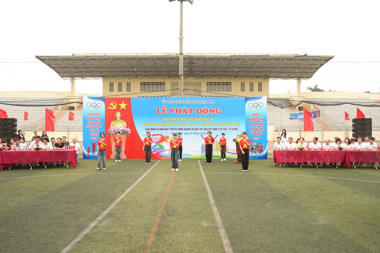 Xã Thanh Oai: Hơn 1.000 người hưởng ứng Ngày chạy Olympic vì sức khoẻ toàn dân- Ảnh 1.