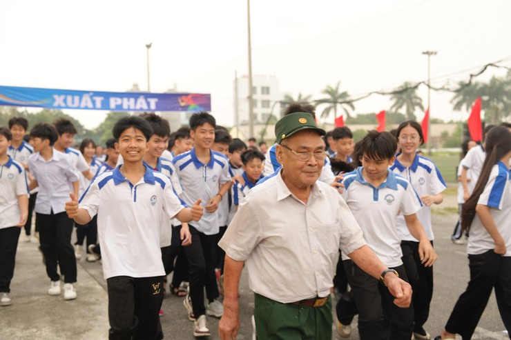 Xã Thanh Oai: Hơn 1.000 người hưởng ứng Ngày chạy Olympic vì sức khoẻ toàn dân- Ảnh 10.