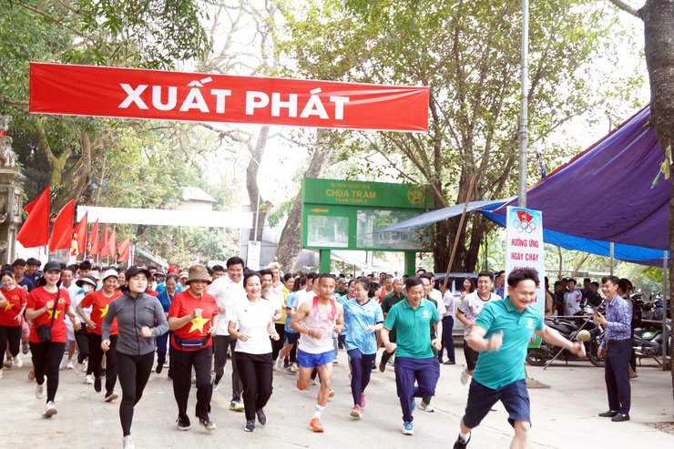 Hơn 500 cán bộ và nhân dân phường Chương Mỹ hưởng ứng Ngày chạy Olympic vì sức khỏe toàn dân- Ảnh 5.