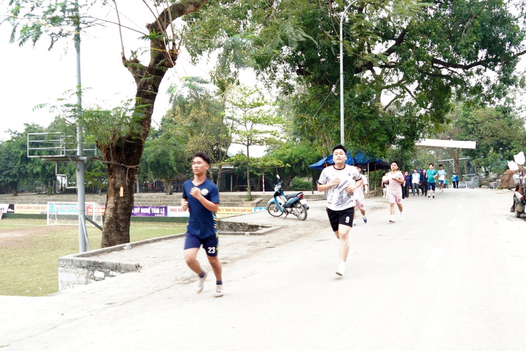 Hơn 500 cán bộ và nhân dân phường Chương Mỹ hưởng ứng Ngày chạy Olympic vì sức khỏe toàn dân- Ảnh 7.