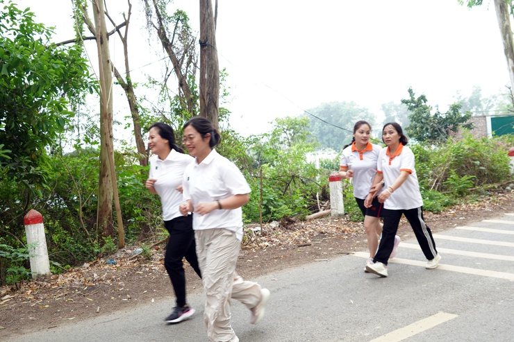 Hơn 500 cán bộ và nhân dân phường Chương Mỹ hưởng ứng Ngày chạy Olympic vì sức khỏe toàn dân- Ảnh 10.