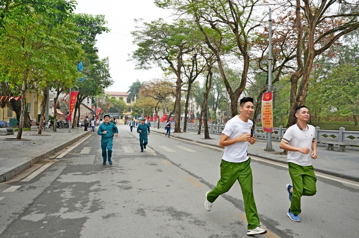 SƠN TÂY: HƠN 1.000 VẬN ĐỘNG VIÊN THAM GIA NGÀY CHẠY OLYMPIC VÌ SỨC KHỎE TOÀN DÂN- VÌ AN NINH TỔ QUỐC NĂM 2026- Ảnh 4.