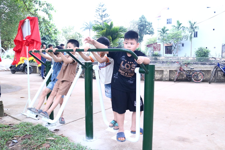 Đoàn thanh niên xã Hòa Phú: Gắn biển công trình thanh niên chào mừng thành công cuộc bầu cử - Ảnh 6.