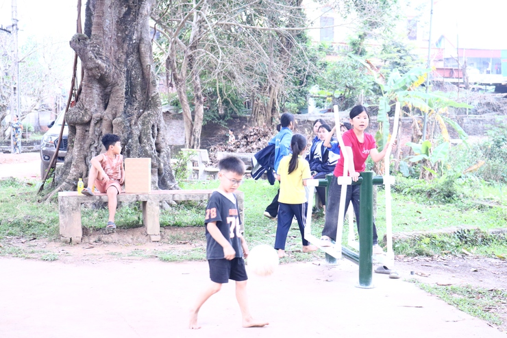 Đoàn thanh niên xã Hòa Phú: Gắn biển công trình thanh niên chào mừng thành công cuộc bầu cử - Ảnh 5.