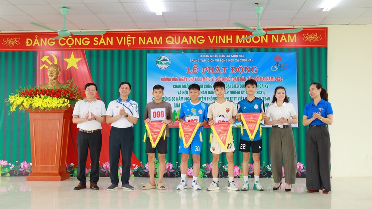 Xã Suối Hai sôi nổi tổ chức Ngày chạy Olympic vì sức khỏe toàn dân năm 2026- Ảnh 8.