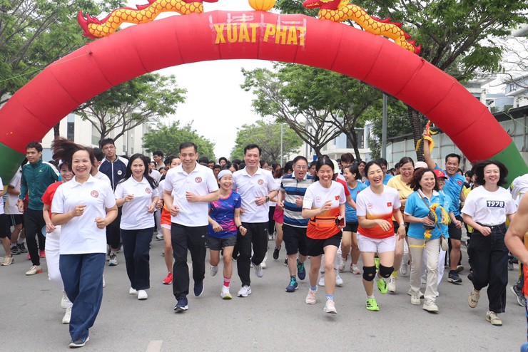 Phường Dương Nội tổ chức Lễ phát động Ngày chạy Olympic vì sức khỏe toàn dân và Giải chạy Hànộimới mở rộng lần Nhất - Vì hòa bình năm 2026- Ảnh 15.