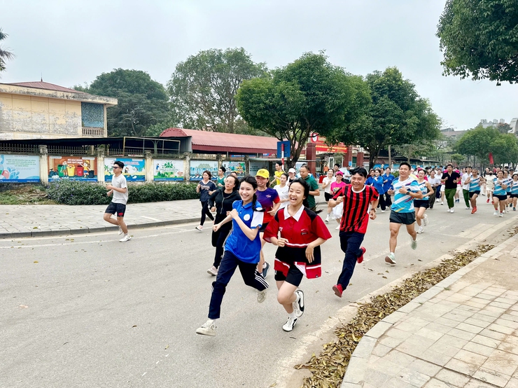 Phường Yên Nghĩa sôi nổi Ngày chạy Olympic vì sức khỏe toàn dân năm 2026- Ảnh 5.