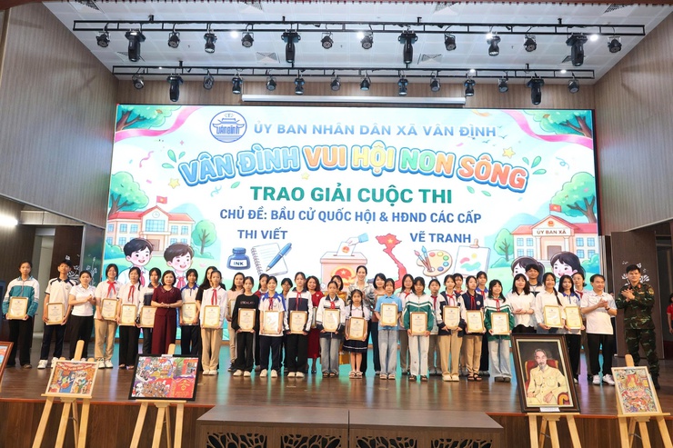 UBND xã Vân Đình trao giải Cuộc thi “Vân Đình – Vui ngày hội non sông”- Ảnh 7.