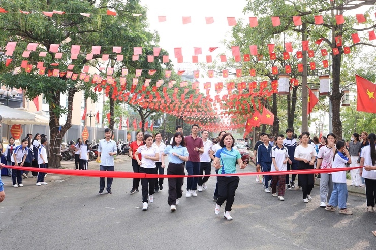 Xã Vân Đình phát động Ngày chạy Olympic vì sức khỏe toàn dân – Giải chạy Báo Hà Nội Mới lần thứ 51 Vì hòa bình năm 2026- Ảnh 4.