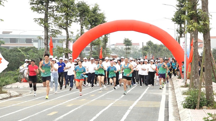 Xã Bình Minh bừng khí thế Ngày chạy Olympic và phát động Giải chạy Báo HàNộimới lần thứ 51 – Vì hòa bình năm 2026- Ảnh 4.