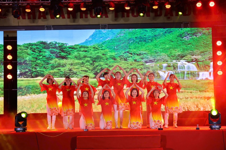 Chương trình liên hoan văn nghệ quần chúng chào mừng thành công cuộc bầu cử đại biểu Quốc hội khóa XVI và đại biểu HĐND các cấp, nhiệm kỳ 2026 – 2031- Ảnh 16.