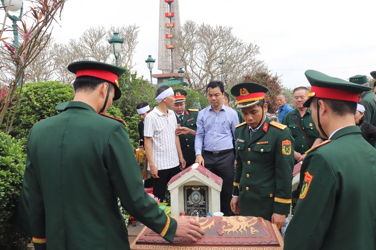 Xã Bát Tràng tổ chức Lễ truy điệu và an táng hài cốt liệt sĩ Vũ Hồng Doanh- Ảnh 8.