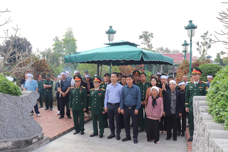 Xã Bát Tràng tổ chức Lễ truy điệu và an táng hài cốt liệt sĩ Vũ Hồng Doanh- Ảnh 7.