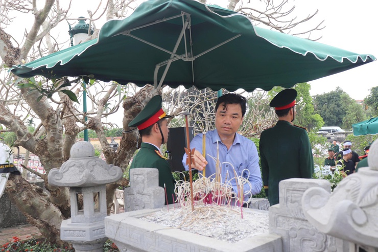 Xã Bát Tràng tổ chức Lễ truy điệu và an táng hài cốt liệt sĩ Vũ Hồng Doanh- Ảnh 6.