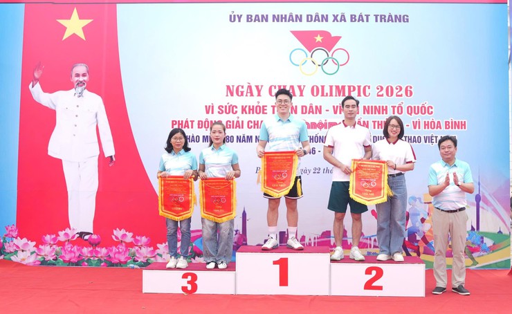 Bát Tràng: Hơn 800 vận động viên tham gia Ngày chạy Olympic và giải chạy Báo Hànộimới mở rộng lần thứ 51- Ảnh 15.