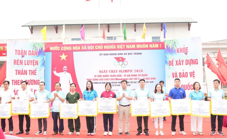 Bát Tràng: Hơn 800 vận động viên tham gia Ngày chạy Olympic và giải chạy Báo Hànộimới mở rộng lần thứ 51- Ảnh 3.