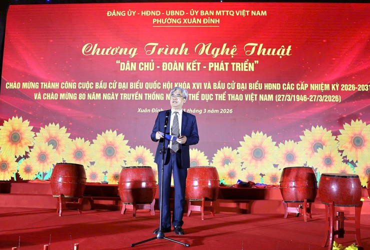 Xuân Đỉnh bừng sáng đêm nghệ thuật “Dân chủ – Đoàn kết – Phát triển” mừng thành công bầu cử đại biểu Quốc hội khóa XVI và đại biểu HĐND các cấp nhiệm kỳ 2026–2031- Ảnh 1.