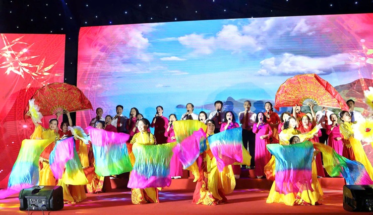 Xuân Đỉnh bừng sáng đêm nghệ thuật “Dân chủ – Đoàn kết – Phát triển” mừng thành công bầu cử đại biểu Quốc hội khóa XVI và đại biểu HĐND các cấp nhiệm kỳ 2026–2031- Ảnh 6.