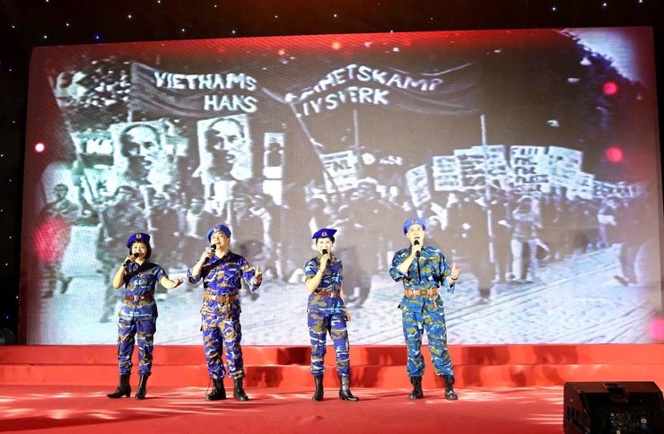 Xuân Đỉnh bừng sáng đêm nghệ thuật “Dân chủ – Đoàn kết – Phát triển” mừng thành công bầu cử đại biểu Quốc hội khóa XVI và đại biểu HĐND các cấp nhiệm kỳ 2026–2031- Ảnh 4.