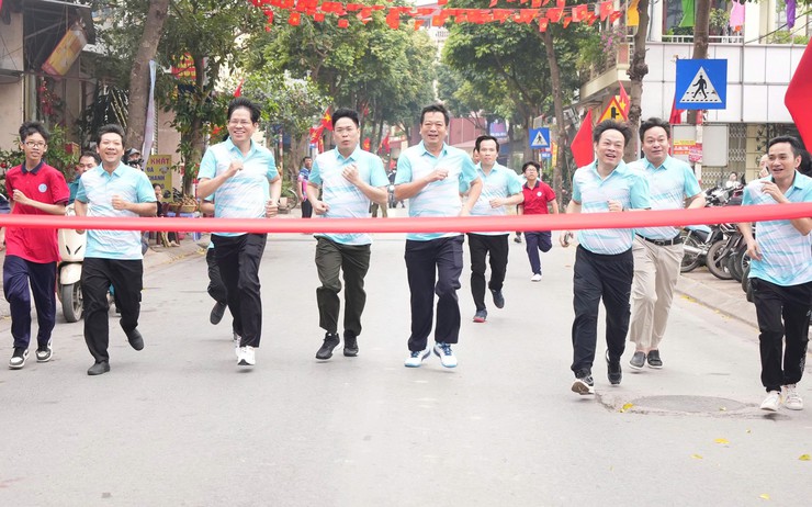 Bát Tràng: Hơn 800 vận động viên tham gia Ngày chạy Olympic và giải chạy Báo Hànộimới mở rộng lần thứ 51- Ảnh 9.