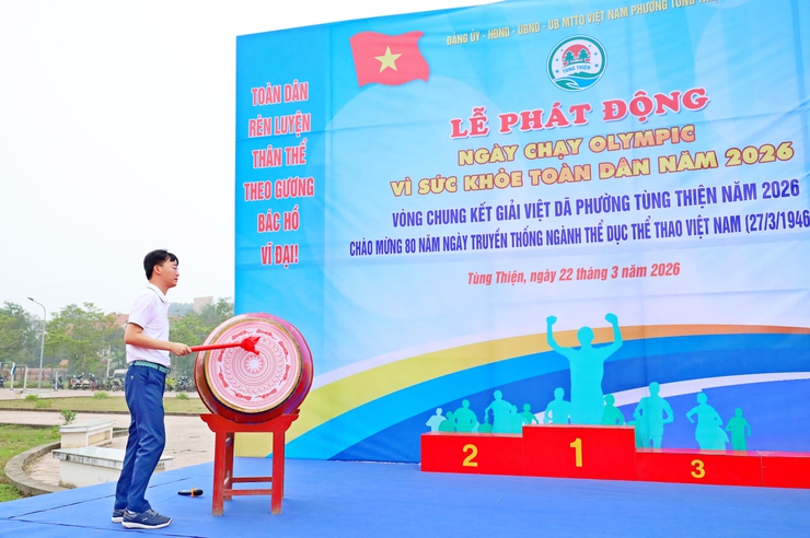 Sôi nổi Ngày chạy Olympic vì sức khỏe toàn dân phường Tùng Thiện năm 2026 : Lan tỏa tinh thần 
“ Khỏe để xây dựng và bảo vệ Tổ Quốc ’’- Ảnh 2.