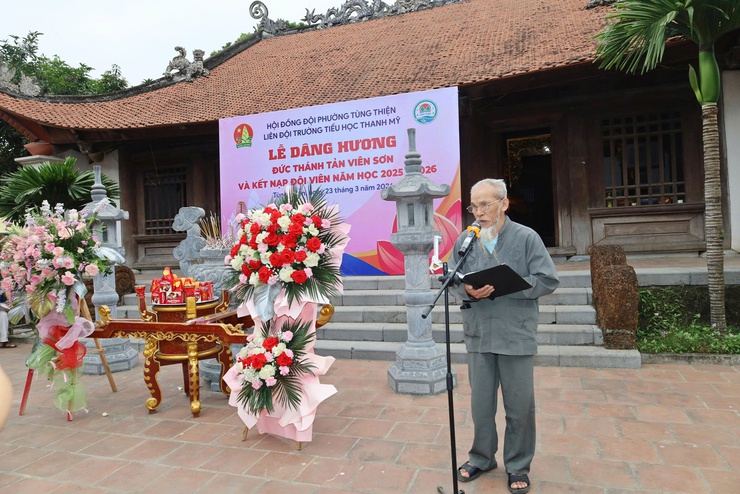 Liên đội Trường Tiểu học Thanh Mỹ tổ chức Lễ dâng hương Đức Thánh Tản Viên Sơn và kết nạp Đội viên năm học 2025–2026- Ảnh 2.