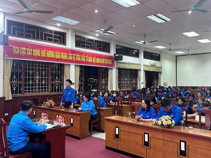 ĐOÀN THANH NIÊN PHƯỜNG TỔ CHỨC HỘI NGHỊ MẠN ĐÀM TIỂU SỬ CỦA NGƯỜI ỨNG CỬ ĐẠI BIỂU QUỐC HỘI KHOÁ XVI VÀ ĐẠI BIỂU HĐND CÁC CẤP, NHIỆM KỲ 226-2031- Ảnh 6.