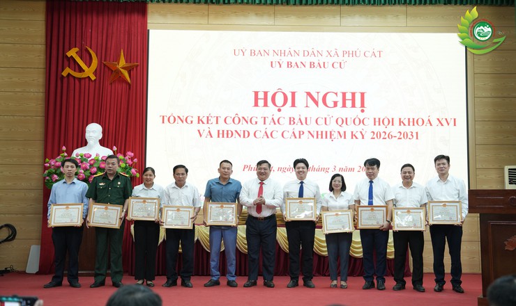 Xã Phú Cát khen thưởng 35 tập thể và 131 cá nhân có thành tích xuất sắc trong công tác bầu cử đại biểu Quốc hội khóa XVI và đại biểu HĐND các cấp nhiệm kỳ 2026-2031- Ảnh 9.