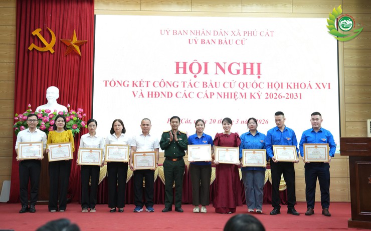 Xã Phú Cát khen thưởng 35 tập thể và 131 cá nhân có thành tích xuất sắc trong công tác bầu cử đại biểu Quốc hội khóa XVI và đại biểu HĐND các cấp nhiệm kỳ 2026-2031- Ảnh 10.