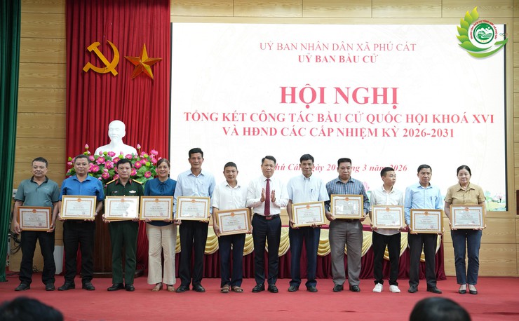 Xã Phú Cát khen thưởng 35 tập thể và 131 cá nhân có thành tích xuất sắc trong công tác bầu cử đại biểu Quốc hội khóa XVI và đại biểu HĐND các cấp nhiệm kỳ 2026-2031- Ảnh 11.