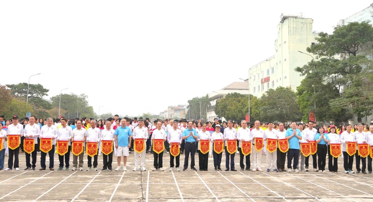 Phường Phú Diễn: Gần 1.000 vận động viên hưởng ứng Ngày chạy Olympic vì sức khỏe toàn dân
- Ảnh 2.