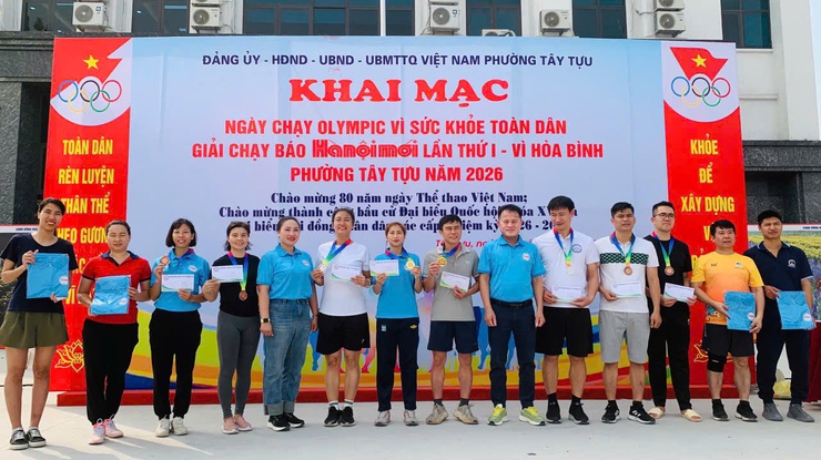 Trên 600 vận động viên phường Tây Tựu sôi nổi tham gia Ngày chạy Olympic vì sức khoẻ toàn dân và Giải chạy Báo Hà Nội Mới năm 2026- Ảnh 5.