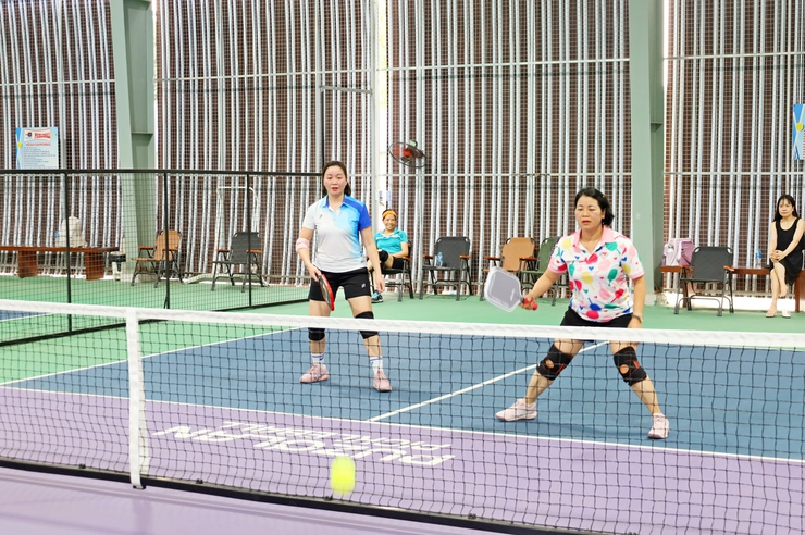 Sôi động giao lưu Pickleball kết nối cán bộ 3 địa phương Sơn Tây - Tùng Thiện - Đoài Phương- Ảnh 4.