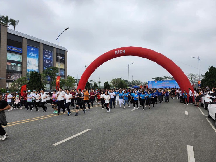 Lan tỏa Ngày chạy Olympic vì sức khỏe toàn dân năm 2026 tại phường Phúc Lợi- Ảnh 4.