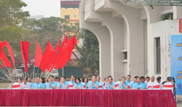 Phường Phú Diễn: Gần 1.000 vận động viên hưởng ứng Ngày chạy Olympic vì sức khỏe toàn dân
- Ảnh 3.