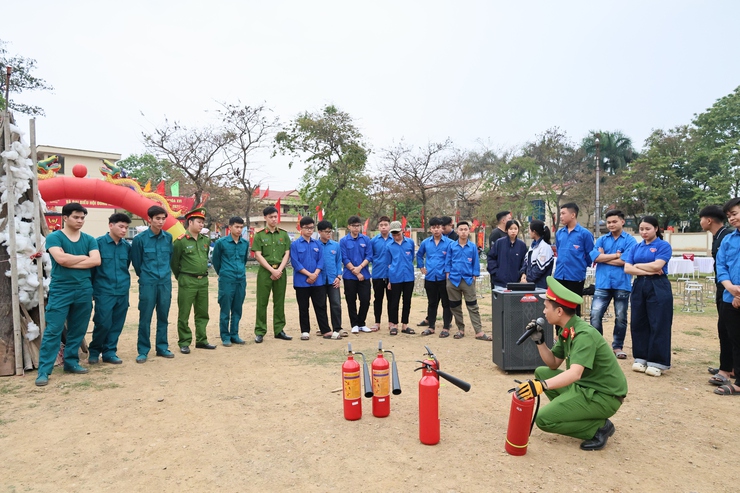 Chi đoàn Công an xã tuyên truyền kỹ năng PCCC tại Ngày hội Đoàn viên – Thanh niên 2026- Ảnh 2.