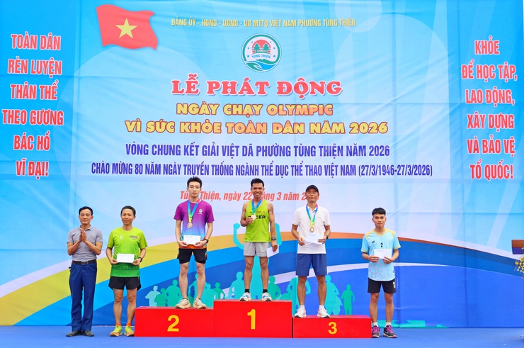 Sôi nổi Ngày chạy Olympic vì sức khỏe toàn dân phường Tùng Thiện năm 2026 : Lan tỏa tinh thần 
“ Khỏe để xây dựng và bảo vệ Tổ Quốc ’’- Ảnh 11.