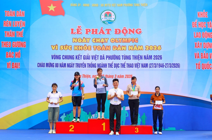 Sôi nổi Ngày chạy Olympic vì sức khỏe toàn dân phường Tùng Thiện năm 2026 : Lan tỏa tinh thần 
“ Khỏe để xây dựng và bảo vệ Tổ Quốc ’’- Ảnh 8.