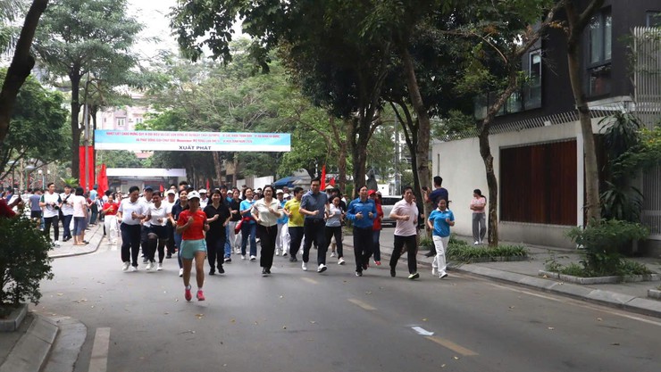 Phường Yên Hòa phát động Ngày chạy Olympic vì sức khỏe toàn dân năm 2026- Ảnh 4.