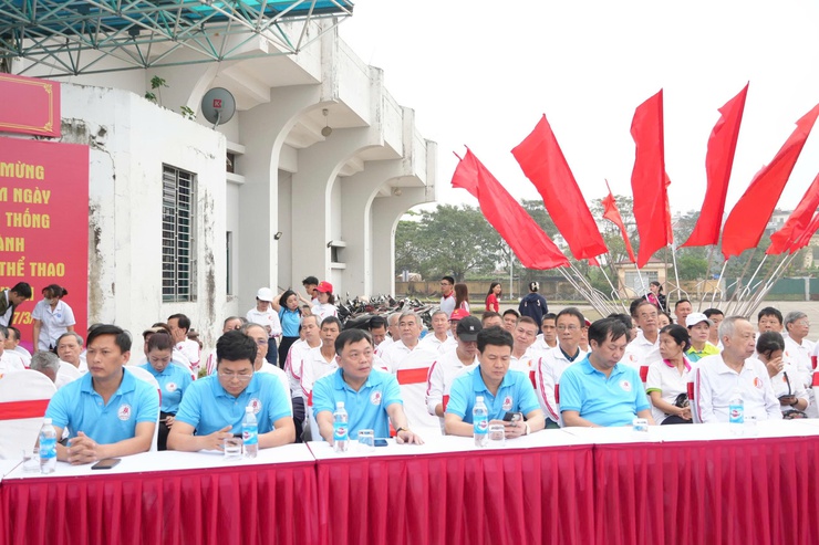 Phường Phú Diễn: Gần 1.000 vận động viên hưởng ứng Ngày chạy Olympic vì sức khỏe toàn dân
- Ảnh 4.