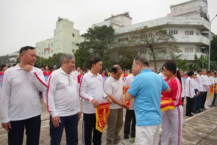 Phường Phú Diễn: Gần 1.000 vận động viên hưởng ứng Ngày chạy Olympic vì sức khỏe toàn dân
- Ảnh 5.