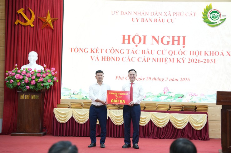 Xã Phú Cát khen thưởng 35 tập thể và 131 cá nhân có thành tích xuất sắc trong công tác bầu cử đại biểu Quốc hội khóa XVI và đại biểu HĐND các cấp nhiệm kỳ 2026-2031- Ảnh 5.