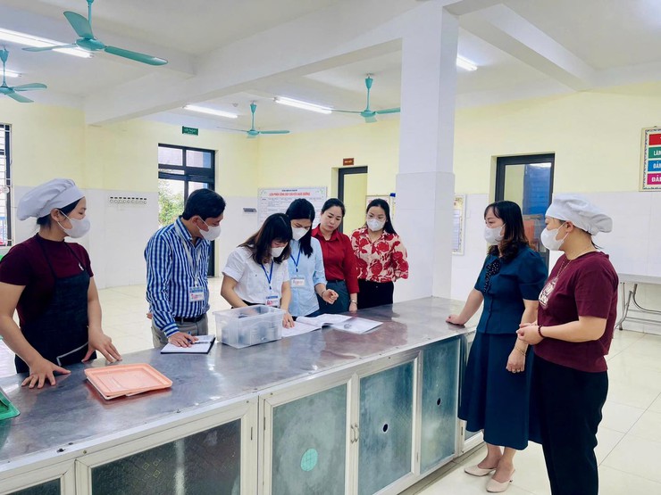 UBND xã Bất Bạt: Siết chặt công tác giám sát, đảm bảo an toàn thực phẩm tại các bếp ăn trường học- Ảnh 2.