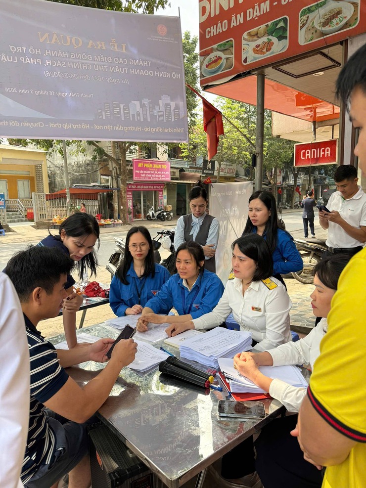 Xã Thạch Thất: Thuế cơ sở 22 Hà Nội ra quân đồng hành cùng hộ kinh doanh tuân thủ pháp luật thuế- Ảnh 1.